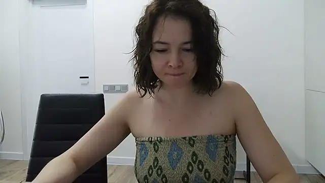 Snapshot of Selenneh chatting on July 25, 2026, 9:51 am Selenneh online show from July 25, 2026, 9:51 am