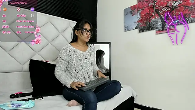 azul moonn online show from July 11, 2026, 4:15 am