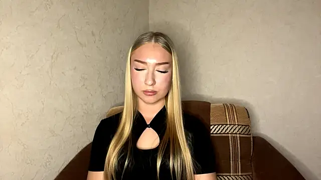 Snapshot of AlinaTeaseX chatting on June 23, 2026, 9:24 pm AlinaTeaseX online show from June 23, 2026, 9:24 pm