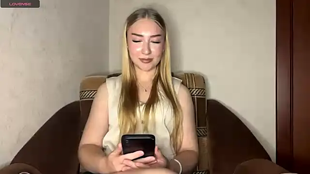 Snapshot of AlinaTeaseX chatting on July 2, 2026, 8:26 pm AlinaTeaseX online show from July 2, 2026, 8:26 pm