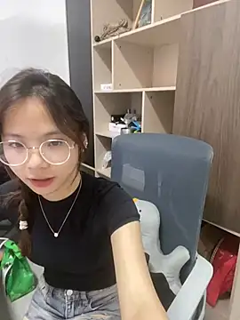 Snapshot of YY-1-1-1 chatting on June 25, 2026, 7:13 am YY-1-1-1 online show from June 25, 2026, 7:13 am