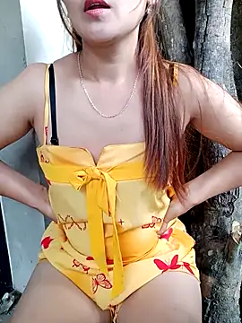 Snapshot of Emma-18h chatting on July 5, 2026, 12:06 am Emma-18h online show from July 5, 2026, 12:06 am