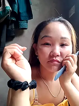 Snapshot of Emma-18h chatting on July 7, 2026, 11:09 pm Emma-18h online show from July 7, 2026, 11:09 pm
