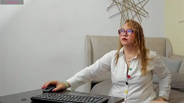 vera  lux online show from July 20, 2026, 12:40 pm