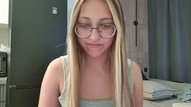 Snapshot of MarrySharps chatting on August 8, 2026, 11:07 pm MarrySharps online show from August 8, 2026, 11:07 pm