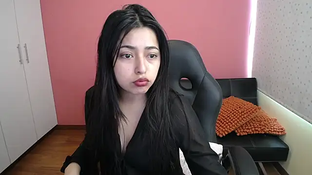 Snapshot of milett444 chatting on July 31, 2026, 6:40 pm milett444 online show from July 31, 2026, 6:40 pm