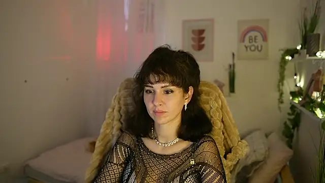 Daisy Lowe online show from July 28, 2026, 2:13 pm