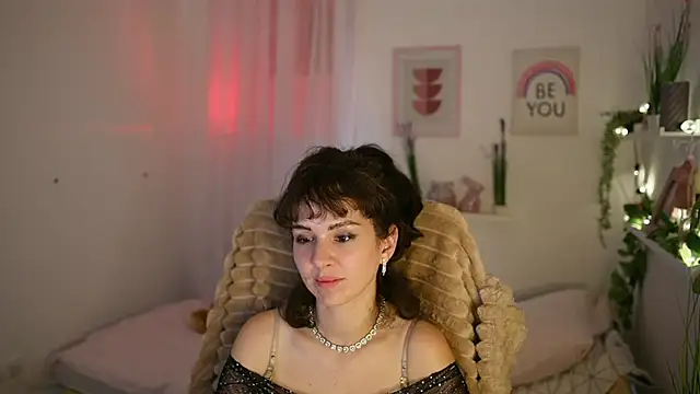 Daisy Lowe online show from July 28, 2026, 6:20 pm