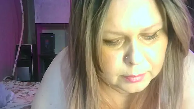 Snapshot of Roksolana5398 chatting on July 28, 2026, 9:47 pm Roksolana5398 online show from July 28, 2026, 9:47 pm