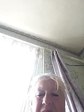 EmmaSwan555 online show from June 25, 2026, 1:26 pm