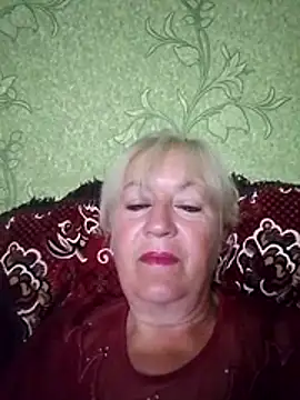 EmmaSwan555 online show from July 4, 2026, 4:02 pm