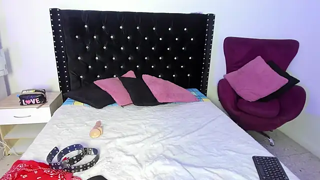 Angel Alba  online show from July 17, 2026, 3:24 am