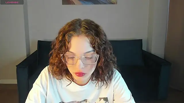 Snapshot of Wullwet_rav chatting on July 14, 2026, 12:57 am Wullwet rav online show from July 14, 2026, 12:57 am