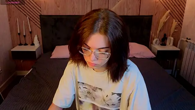 Snapshot of Wullwet_rav chatting on July 26, 2026, 9:05 am Wullwet rav online show from July 26, 2026, 9:05 am