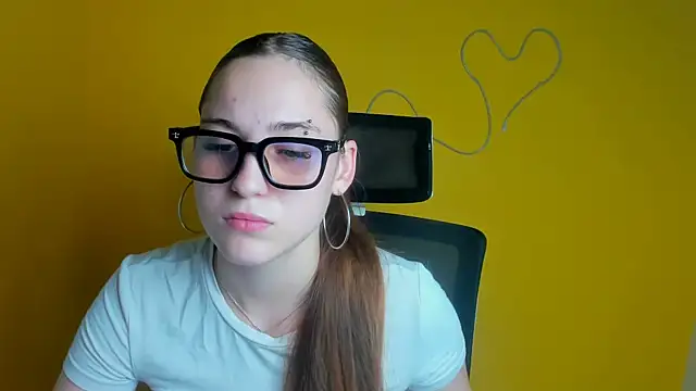 Snapshot of Holly_Mooon_ chatting on July 20, 2026, 11:12 am Holly Mooon online show from July 20, 2026, 11:12 am