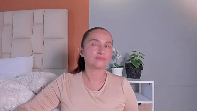 Snapshot of Adela_Rous chatting on July 30, 2026, 7:24 pm Adela Rous online show from July 30, 2026, 7:24 pm
