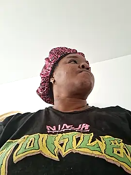 Snapshot of princessZazafire chatting on July 17, 2026, 6:02 pm princessZazafire online show from July 17, 2026, 6:02 pm