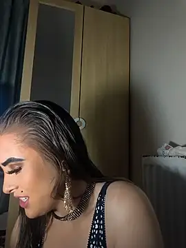 cherrybabyxxxx online show from June 26, 2026, 2:27 am