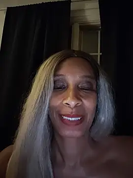 Snapshot of DulceThiccc chatting on August 9, 2026, 2:46 am DulceThiccc online show from August 9, 2026, 2:46 am