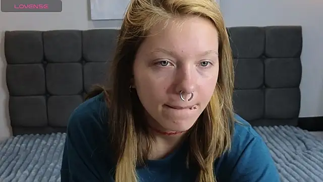 LauraLowe online show from June 30, 2026, 5:52 am