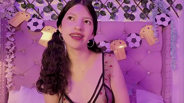 Snapshot of Namii__ chatting on June 27, 2026, 12:22 pm Namii online show from June 27, 2026, 12:22 pm