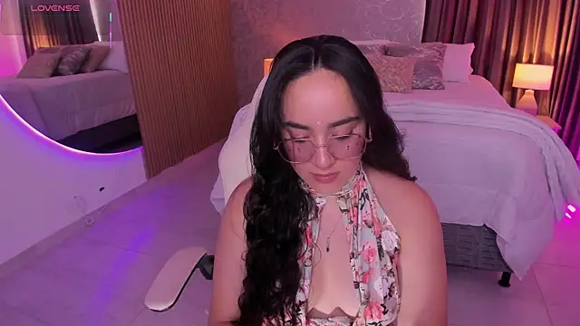 Viiolet rosee online show from July 25, 2026, 7:00 pm