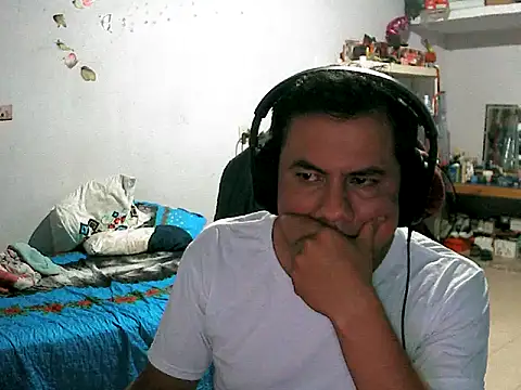 Snapshot of Dan_eli15 chatting on July 14, 2026, 7:35 am Dan eli15 online show from July 14, 2026, 7:35 am