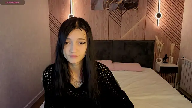 Emily Carteri online show from July 14, 2026, 12:46 am