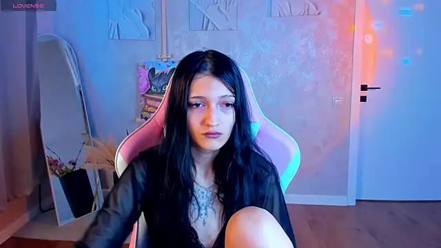 Emily Carteri online show from July 20, 2026, 12:58 am