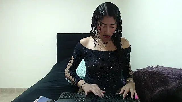 lovely slut  online show from July 13, 2026, 11:51 pm