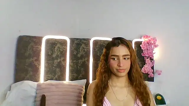 Snapshot of luany_moon chatting on July 30, 2026, 4:00 am luany moon online show from July 30, 2026, 4:00 am