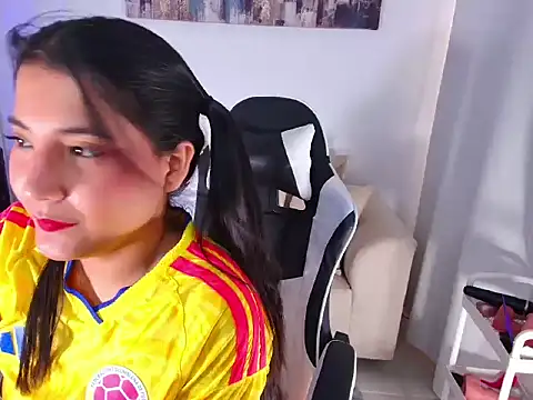 alejandraTulan online show from July 7, 2026, 2:32 pm