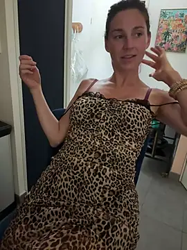 Snapshot of Rosiela chatting on July 22, 2026, 9:06 pm Rosiela online show from July 22, 2026, 9:06 pm