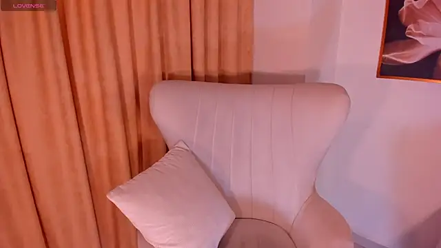 Snapshot of JuliaBanks_ chatting on July 28, 2026, 8:52 pm JuliaBanks online show from July 28, 2026, 8:52 pm