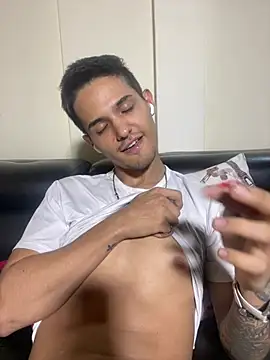 Snapshot of Aaronsexroom chatting on July 5, 2026, 4:19 am Aaronsexroom online show from July 5, 2026, 4:19 am