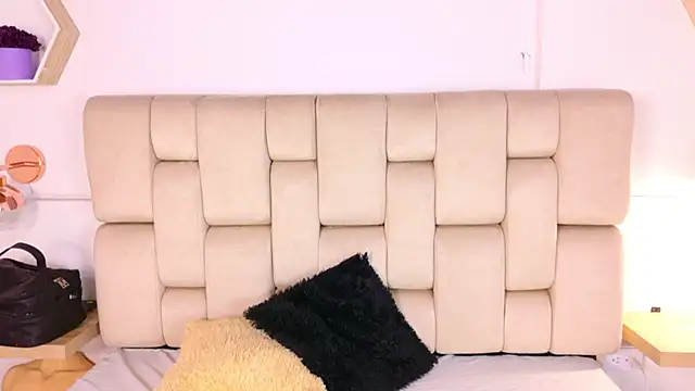 Katt wild online show from July 28, 2026, 1:23 am
