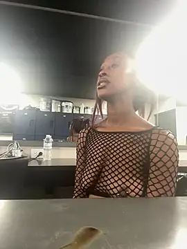 Snapshot of PeachxPatron chatting on July 27, 2026, 8:27 pm PeachxPatron online show from July 27, 2026, 8:27 pm