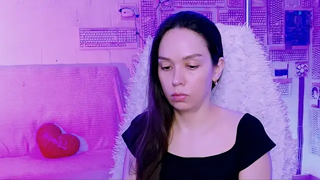 OliviaWeles online show from July 10, 2026, 8:29 am