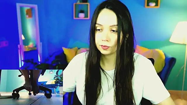 OliviaWeles online show from July 19, 2026, 8:29 am