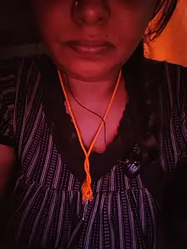 Snapshot of OfficialYazhiniStar chatting on July 19, 2026, 5:33 am OfficialYazhiniStar online show from July 19, 2026, 5:33 am
