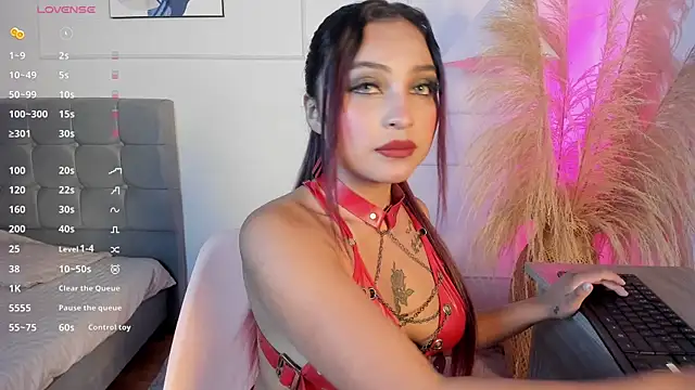 naiah cruzz online show from July 13, 2026, 7:16 pm