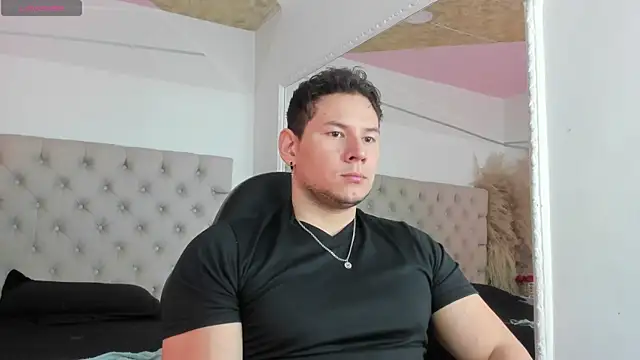 Snapshot of Izui_Pierce chatting on July 25, 2026, 1:30 pm Izui Pierce online show from July 25, 2026, 1:30 pm