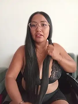 Snapshot of chells_ chatting on July 24, 2026, 12:47 pm chells online show from July 24, 2026, 12:47 pm