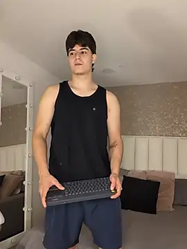 Snapshot of MaxCruz_ chatting on July 11, 2026, 4:10 pm MaxCruz online show from July 11, 2026, 4:10 pm