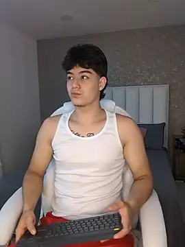 Snapshot of MaxCruz_ chatting on July 16, 2026, 5:30 pm MaxCruz online show from July 16, 2026, 5:30 pm