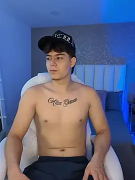 Snapshot of MaxCruz_ chatting on July 20, 2026, 3:47 pm MaxCruz online show from July 20, 2026, 3:47 pm