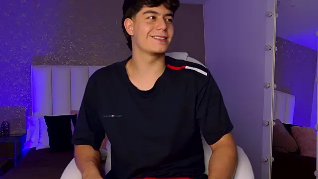 Snapshot of MaxCruz_ chatting on July 28, 2026, 8:34 pm MaxCruz online show from July 28, 2026, 8:34 pm