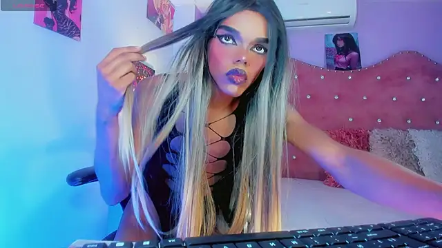CARLY-FOX online show from July 14, 2026, 9:42 pm