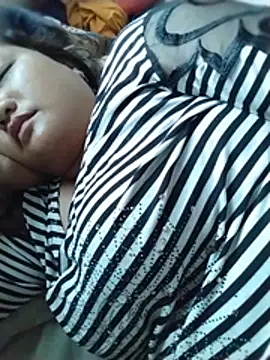 Snapshot of Vy-vi chatting on July 25, 2026, 6:44 am Vy-vi online show from July 25, 2026, 6:44 am