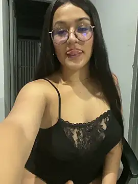 Snapshot of Cielo-Lux chatting on July 23, 2026, 12:02 am Cielo-Lux online show from July 23, 2026, 12:02 am